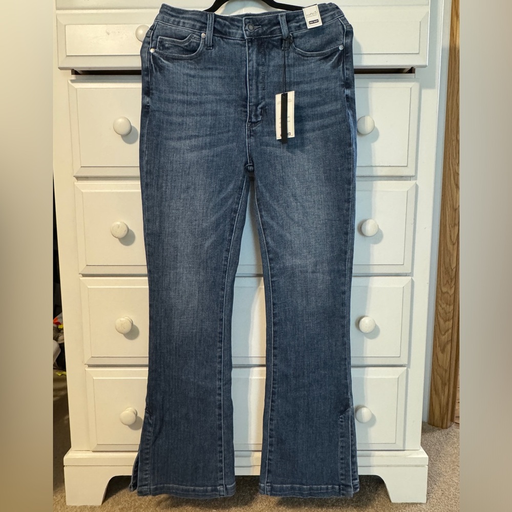 Judy Blue Tummy Control Top stretch, slit hem, bootcut jeans Size 11/30 NWT New